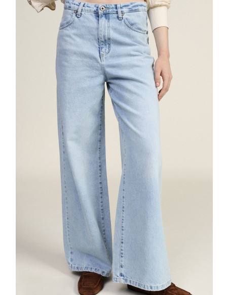 Dixie jeans met wijde pijpen, vijf zakken en normale taille