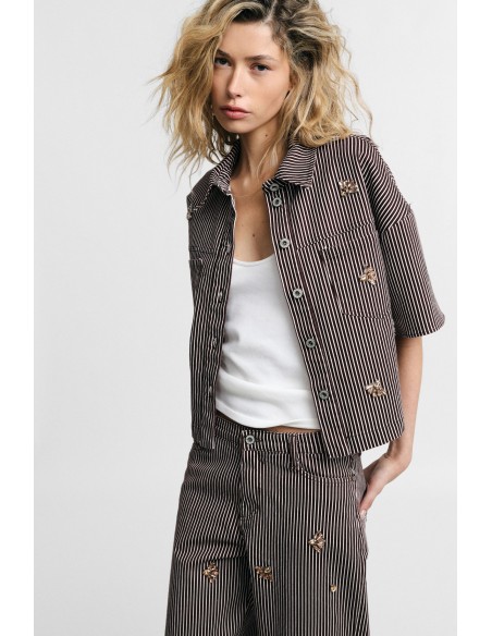 Chemise courte à rayures avec boutons et appliques ornées de bijoux Please