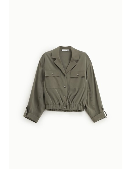 Chemise courte avec poches sur le devant et fermeture boutonnée Please