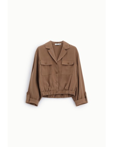 Chemise courte avec poches sur le devant et fermeture boutonnée Please
