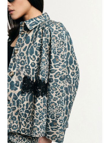 Denimjack met dierenprint en voorzakken alstublieft