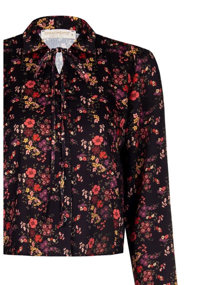 Chemise courte en satin légèrement froncé avec lacets Rinascimento
