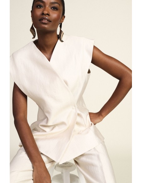 Gilet tailleur avec épaules structurées et fermeture croisée Dixie
