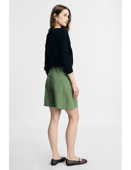 Short coupe regular avec pinces et ceinture Please