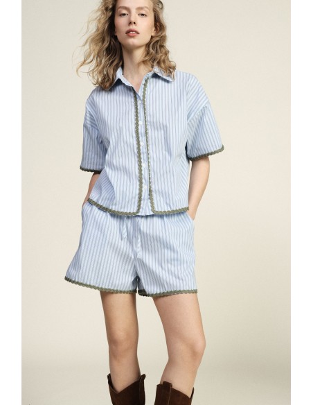 Short rayé à coupe régulière avec bordure décorative Dixie