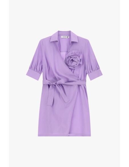 Robe courte croisée avec ceinture et fleur s'il vous plaît