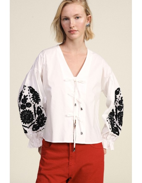 Ruime blouse met bloemenborduursels en striklinten van Dixie