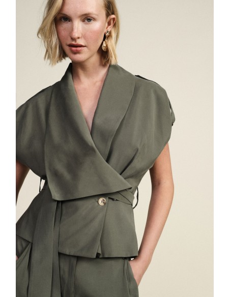 Veste sans manches avec ceinture et épaules structurées Dixie
