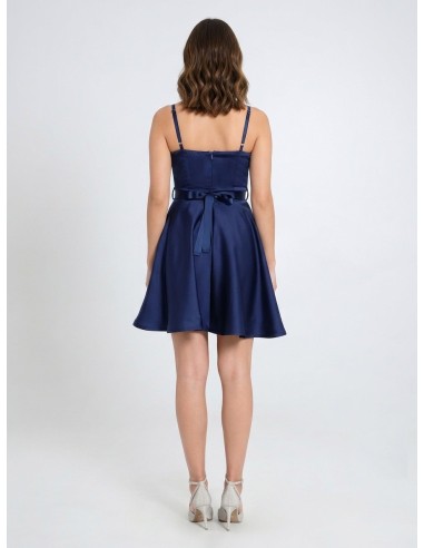 Robe courte en satin avec ceinture assortie et strass Rinascimento