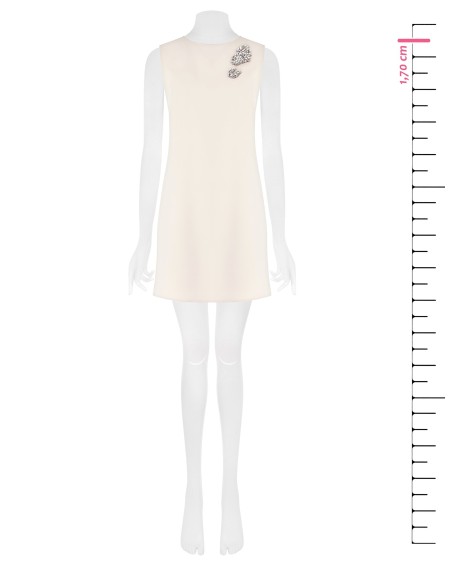 Robe courte et trapue en tissu technique avec ornementation de bijoux Rinascimento