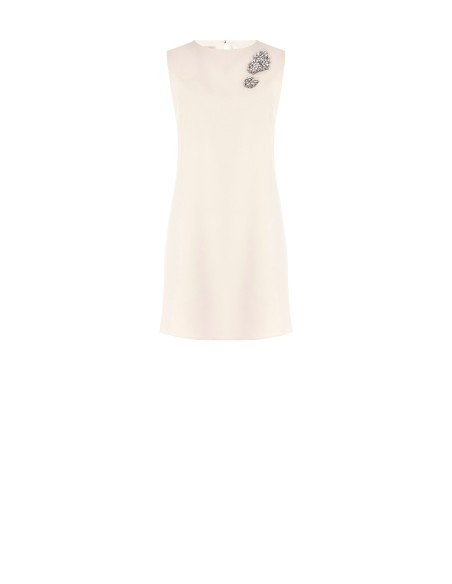 Robe courte et trapue en tissu technique avec ornementation de bijoux Rinascimento