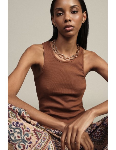 Geribde mouwloze top met ronde hals en aansluitende pasvorm Dixie