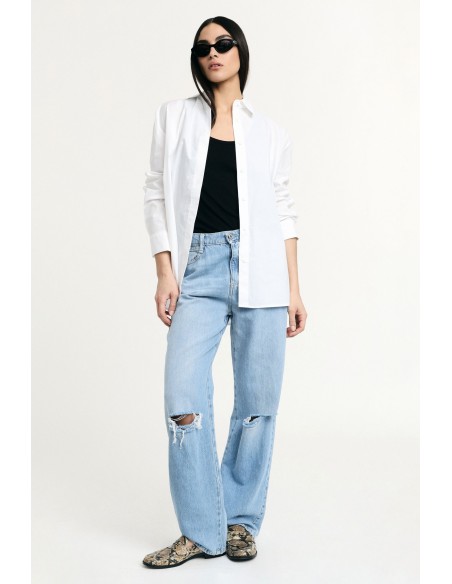 Jean à jambes larges avec déchirure au genou, s’il vous plaît