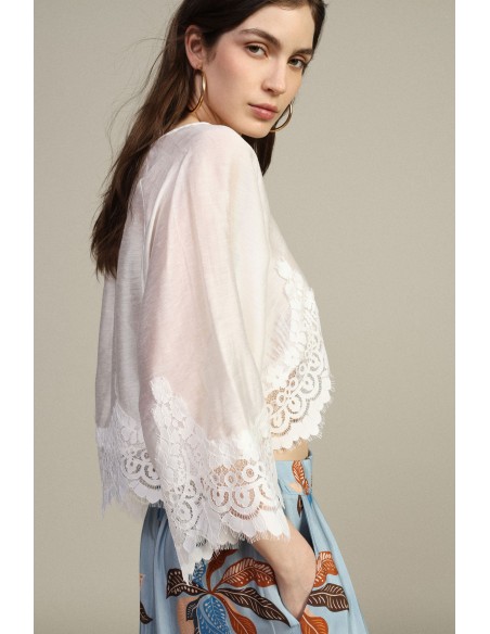 Korte blouse met wijde mouwen en kanten zoom Dixie