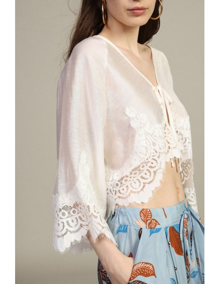 Korte blouse met wijde mouwen en kanten zoom Dixie