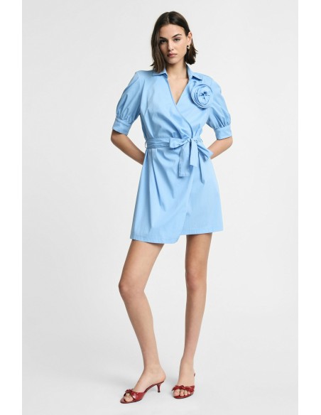 Robe courte croisée avec ceinture et fleur Please