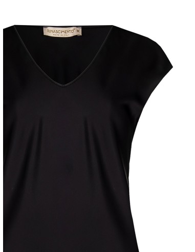 Getailleerde soepele satijnen blouse met V-hals Rinascimento