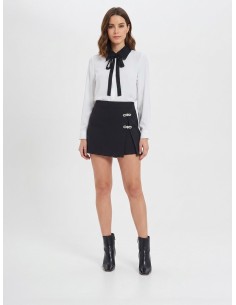 Jupe-short en tissu bistretch avec petits nœuds en strass Rinascimento