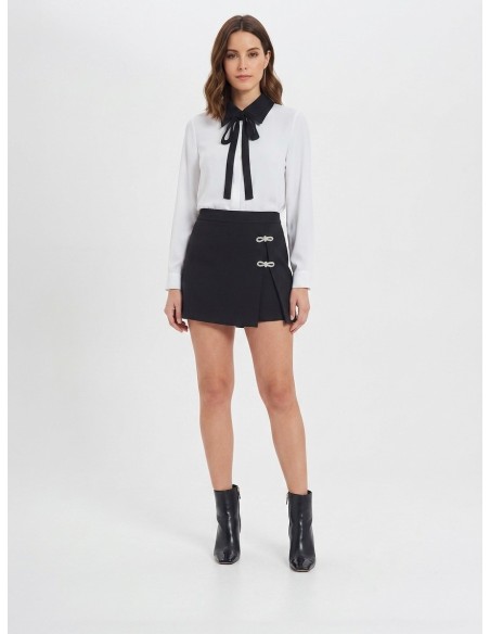 Jupe-short en tissu bistretch avec petits nœuds en strass Rinascimento