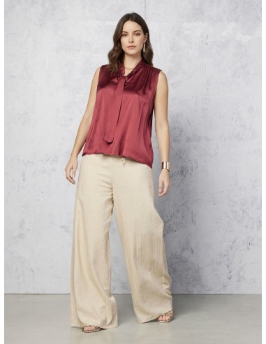 Soepelvallende satijnen Curvy-blouse met strikband en ketting aan de kraag – Rinascimento Curvy