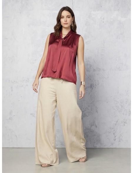 Soepelvallende satijnen Curvy-blouse met strikband en ketting aan de kraag – Rinascimento Curvy