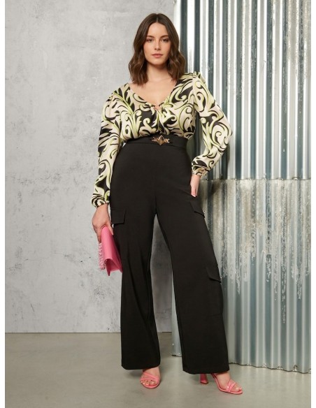 Blouse curvy cintrée en satin imprimé avec anneau métallique au décolleté Rinascimento Curvy
