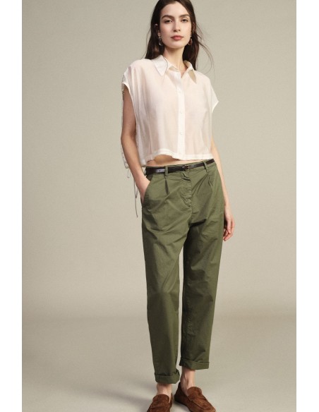 Chino-fit broek met smalle tailleband en omslagen van Dixie