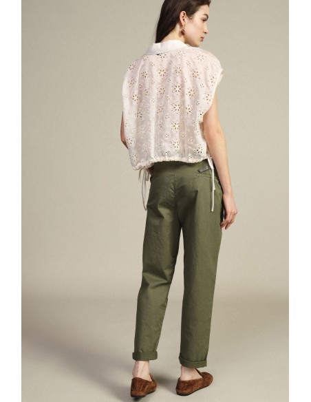 Pantalon coupe chino avec ceinture fine et revers Dixie