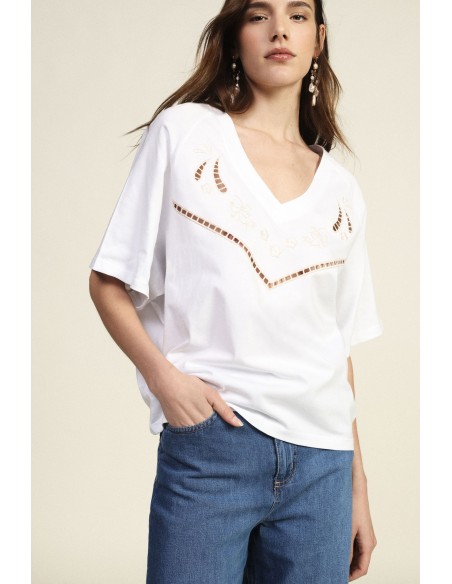 Kort T-shirt met geometrisch borduursel en V-hals Dixie
