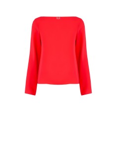 Getailleerde en soepelvallende blouse van mat satijn met boothals 2