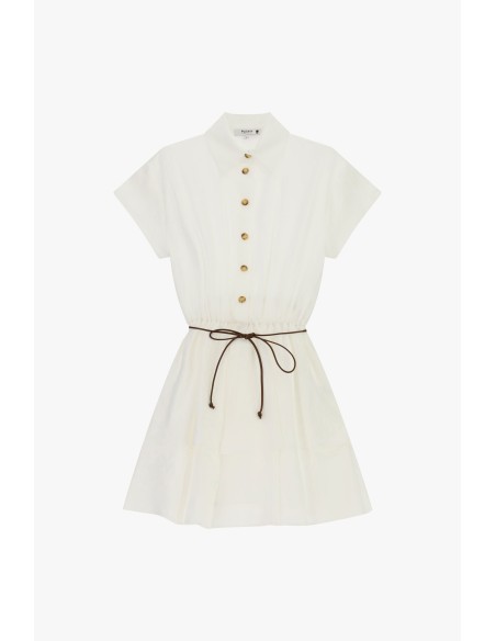 Robe courte boutonnée avec une fine ceinture à la taille