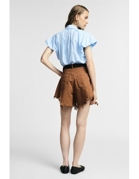 Short regular fit avec ourlet effiloché et cinq poches Please