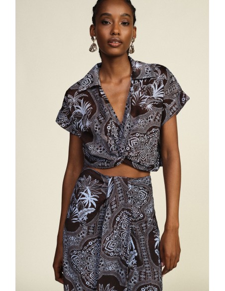 Cropped fantasietop met paisleyprint en knoopdetail aan de voorkant Dixie