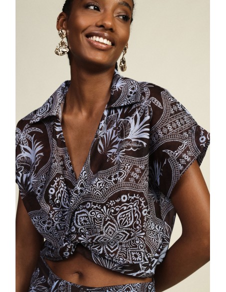 Cropped fantasietop met paisleyprint en knoopdetail aan de voorkant Dixie