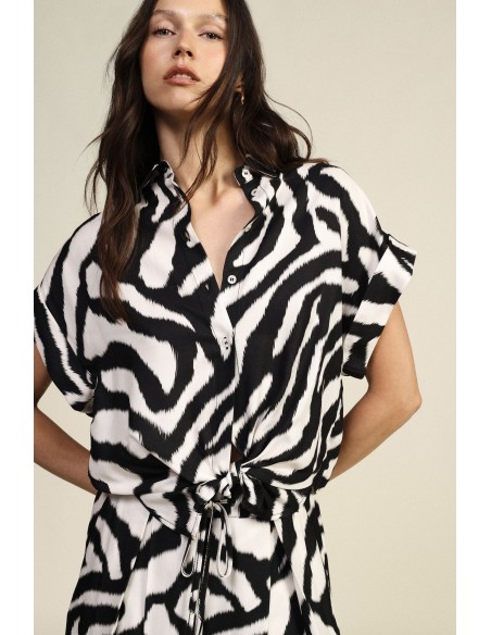 Dixie blouse met dierenprint en knoop aan de voorkant