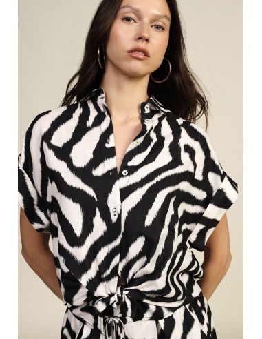 Dixie blouse met dierenprint en knoop aan de voorkant
