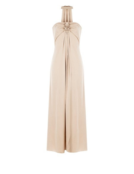 Robe longue ajustée avec une rose sur le décolleté et un petit foulard autour du cou, style Rinascimento