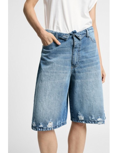 Short cinq poches effet usé, longueur genou, s’il vous plaît