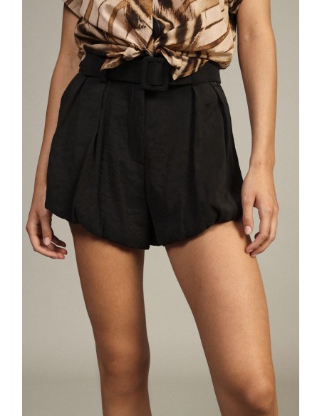 Short hot pants plissé avec ceinture assortie Dixie