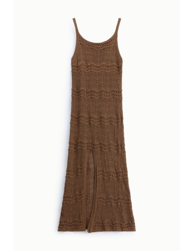Robe longue ajourée à bretelles avec fente sur le devant