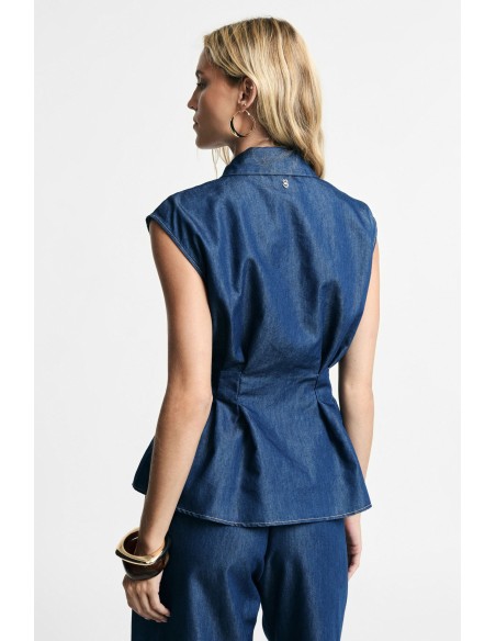 Mouwloze blouse met plooien aan de voorkant en knopen, alstublieft