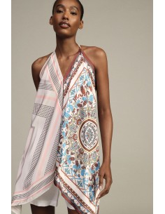 Top met sjaalkraag, paisleyprint en geometrische details van Dixie