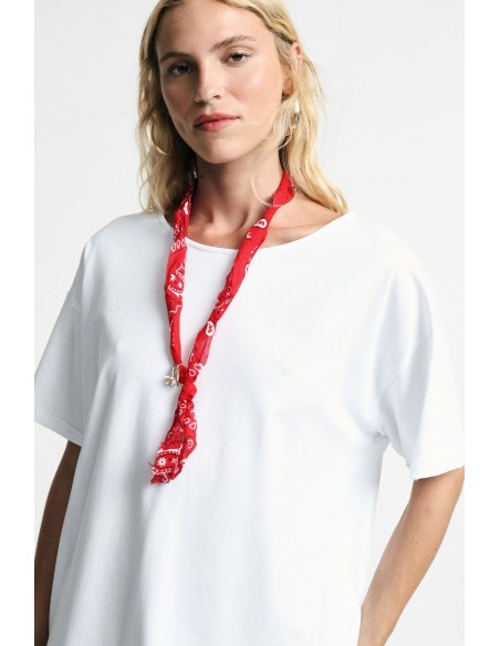 T-shirt à manches courtes avec foulard décoratif Please