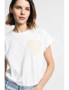 T-shirt met korte mouwen en geborduurd hartje aan de voorkant alstublieft