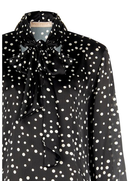 Blouse ample et fluide en satin à pois avec col en V et nœud Rinascimento