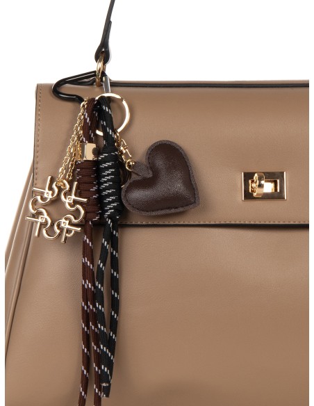 Sac à bandoulière en similicuir lisse avec breloques décoratives et bandoulière amovible Rinascimento