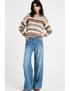 Jean à jambes larges avec bas effiloché, s’il vous plaît