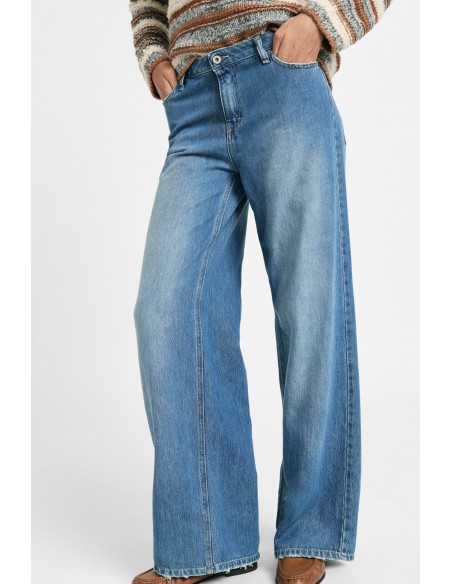 Jean à jambes larges avec bas effiloché, s’il vous plaît