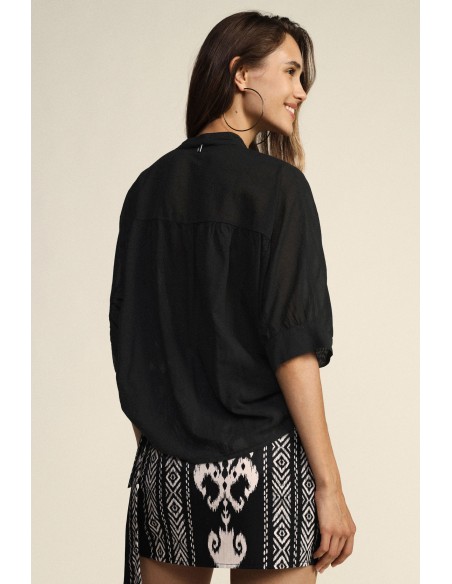 Cropped blouse met knoopdetail aan de voorkant en omgeslagen mouwen van Dixie
