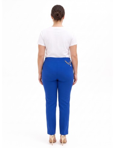 Rechte curvybroek van scuba-crêpe met sierdetail van kettingen en parel – Rinascimento Curvy